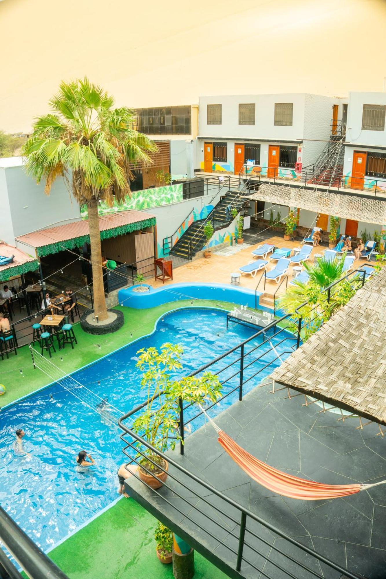 Wild Rover Huacachina Ica Exterior photo
