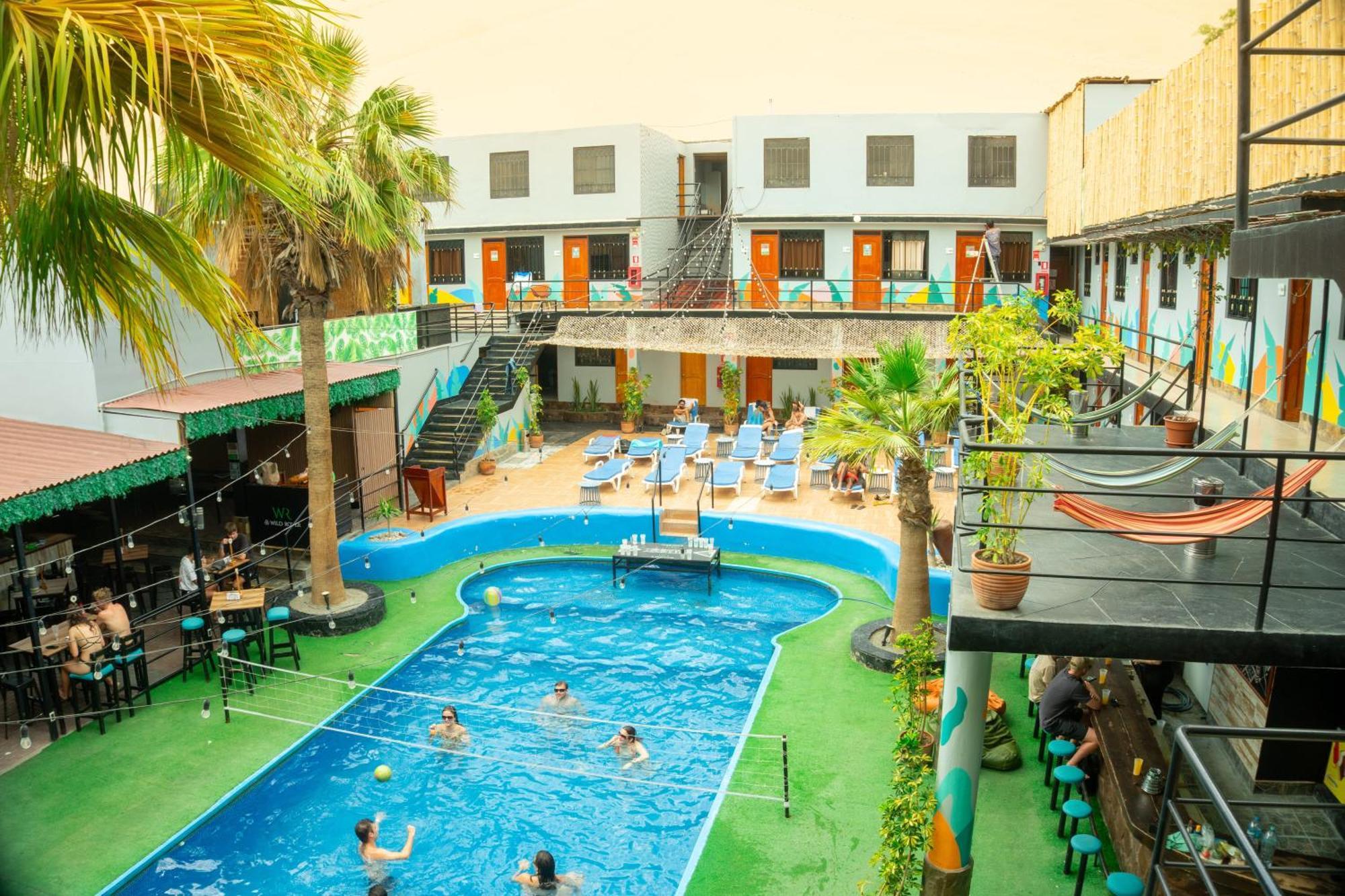 Wild Rover Huacachina Ica Exterior photo